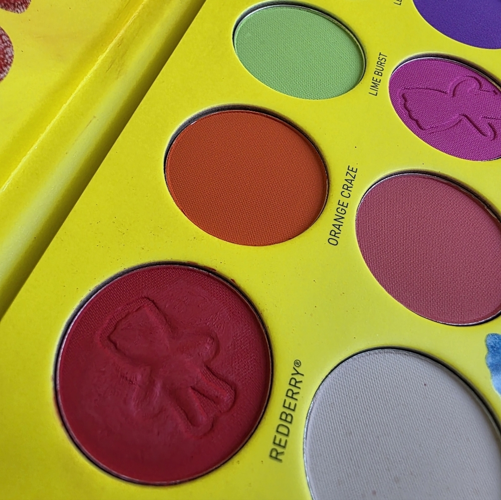MORPHE x SOUR PATCH KIDS 
Sour Then Sweet Artistry Eyeshadow Palette - Picture 4 of 10
